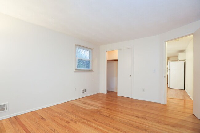 Building Photo - 141 David Ave