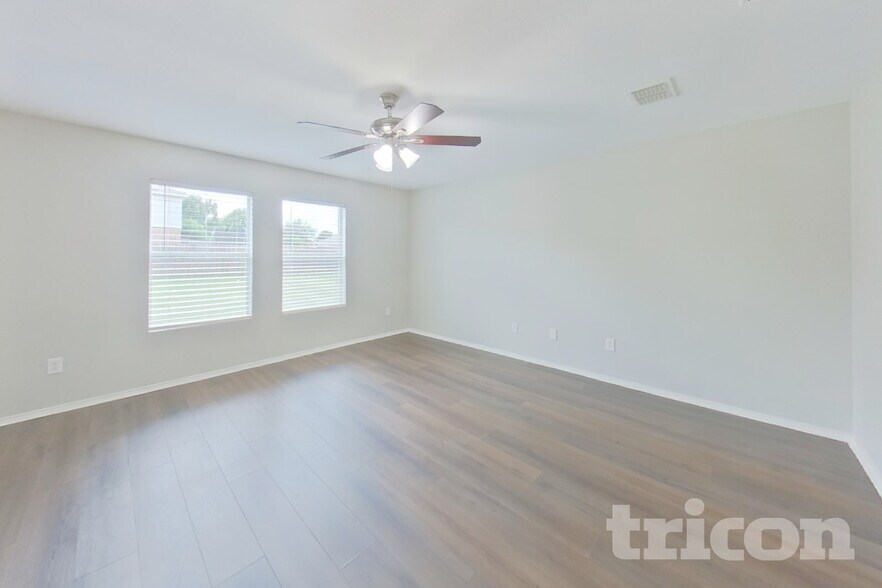 Building Photo - 1221 Dianthus Dr