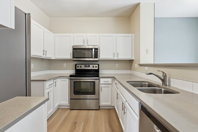 Building Photo - $2,735.95 - 3 Bed, 2.5 Bath Townhome in Aurora with In Unit Laundry!