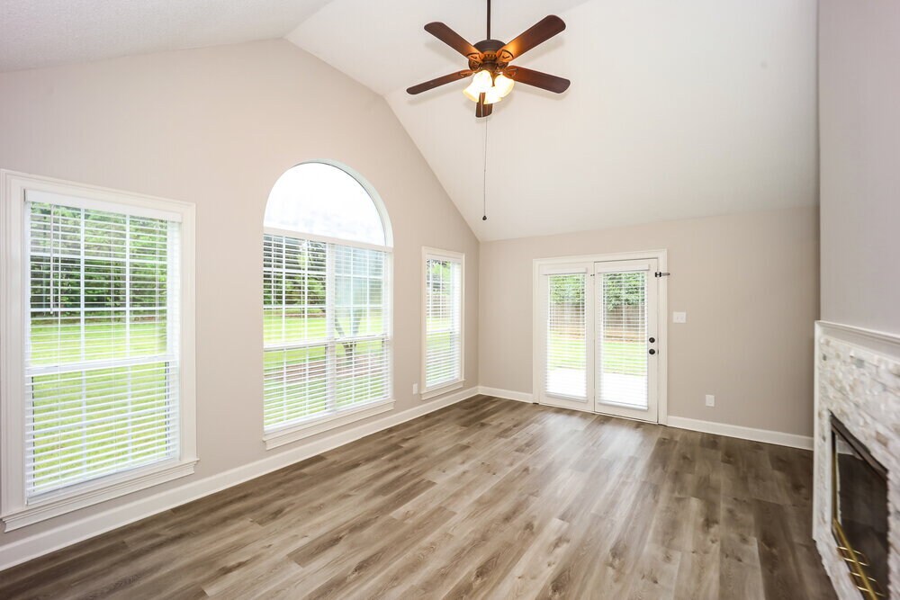 Building Photo - 130 Woodlake Dr