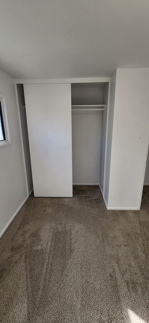 Building Photo - Beautiful Updated 4 Bedroom Home with Larg...