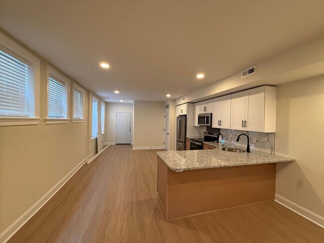 Building Photo - 1402 S 54th St