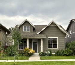 Building Photo - Four Bedroom on the Pocket Park