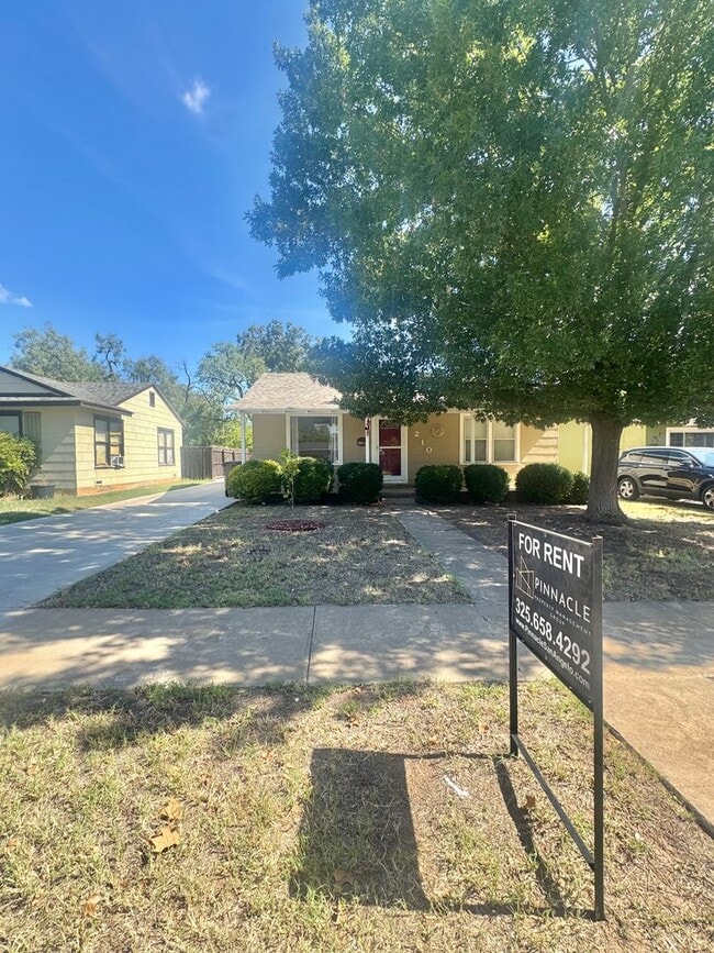 Building Photo - NOW AVAILABLE - 4 Bedroom + 3 Bathroom Hom...