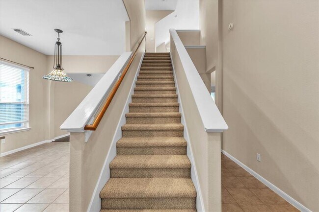 Building Photo - 5009 Hibiscus Valley Dr