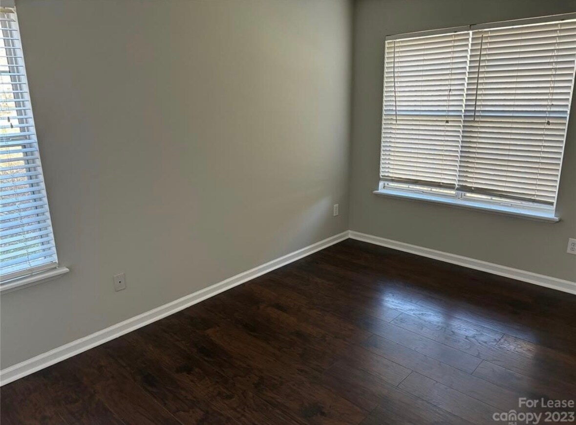 Building Photo - 100 Coventry Dr