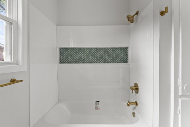 Building Photo - 1032 Algonquin Trail