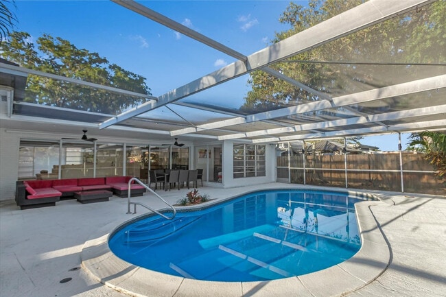 Building Photo - 755 S Rainbow Dr