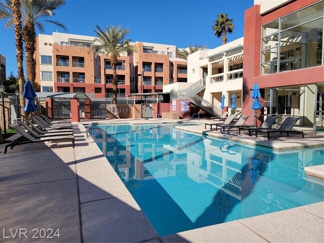 Building Photo - MIDRISE 2 BED, 2 BATH CONDO IN GUARD-GATED...