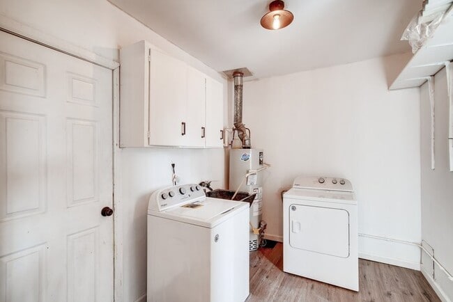 Building Photo - 1054 N Revere St