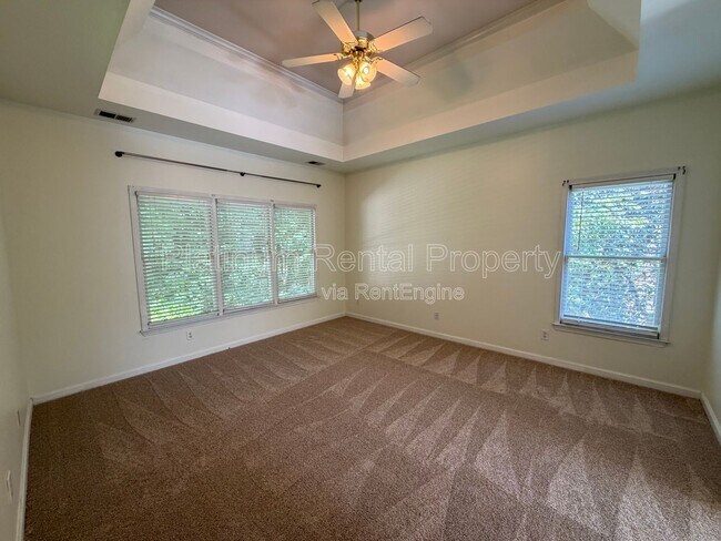 Building Photo - 5975 Waterford Pl