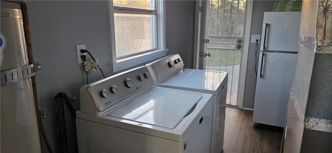 Building Photo - 3304 N Mountain View Ave