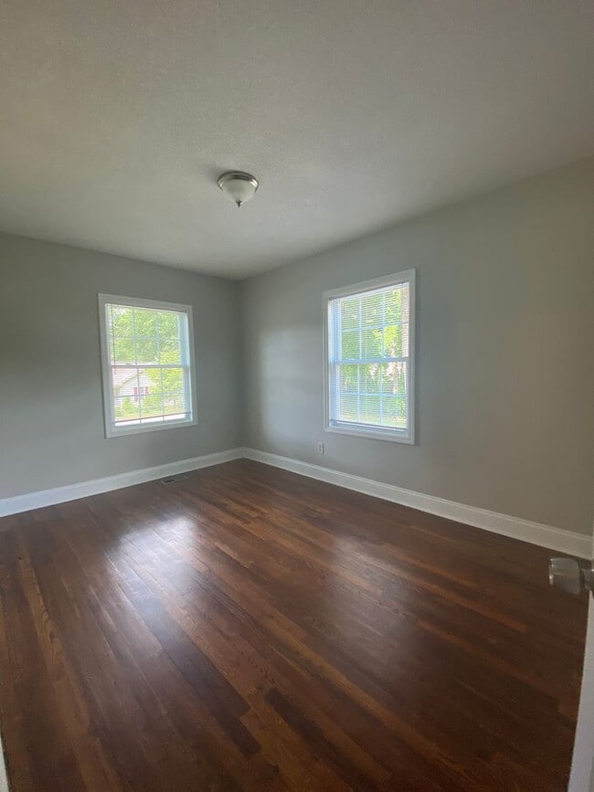 Building Photo - Charming 3 bedroom home in the heart of do...