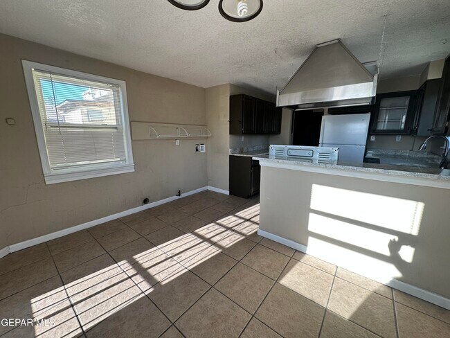 Building Photo - 7224 Dale Rd