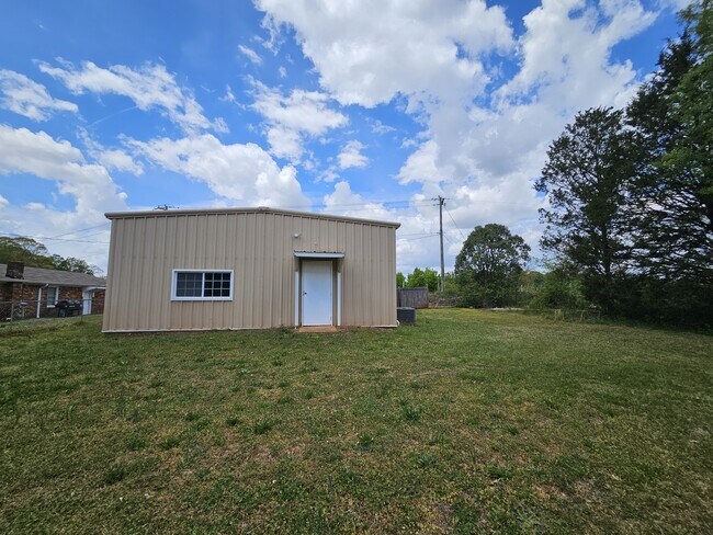 Building Photo - 1198 Holly Springs Rd