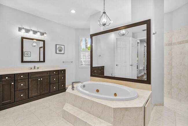 Building Photo - 4675 Manderly Dr