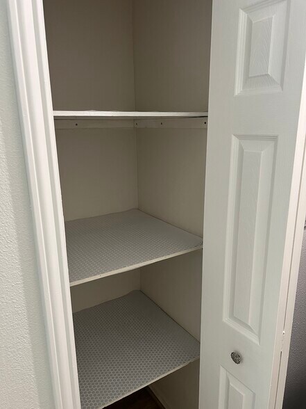 Building Photo - 9417 Tilmont St