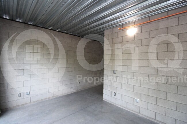 Building Photo - 537 E Willetta St