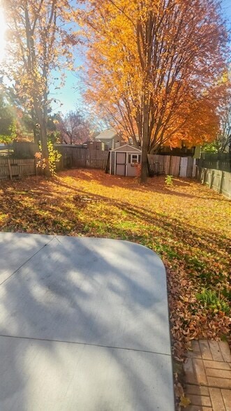 Building Photo - 9 Heights Rd NE