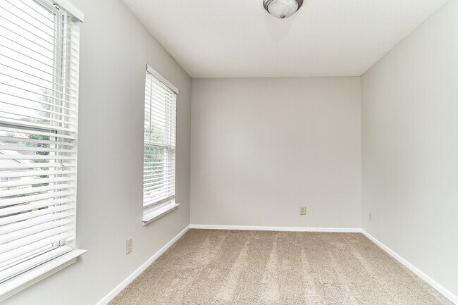 Building Photo - 3 BD + Loft in HSE Schools!