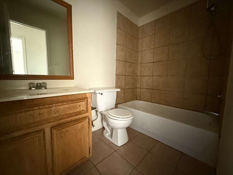 Building Photo - 1309 Nicholas Cir