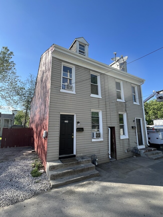 Building Photo - 229 Franklin Way