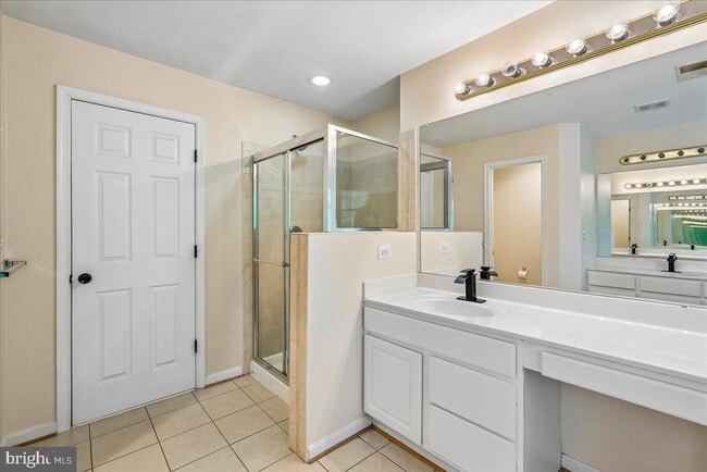 Building Photo - 905 Royal Elm Ct
