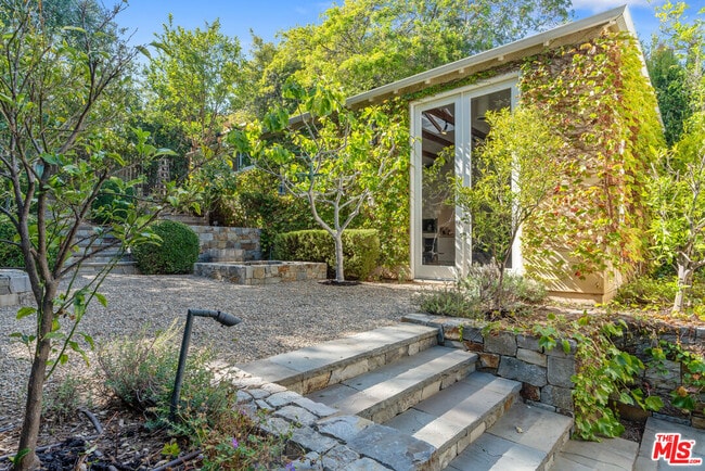 Building Photo - 643 Westholme Ave