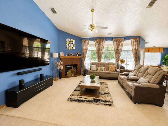 Building Photo - Spacious Apple Valley Home with RV Parking & Desert Views