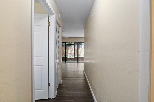 Building Photo - 2635 SW 35th Pl