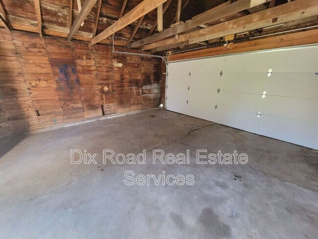 Building Photo - 109 N Decker Ave