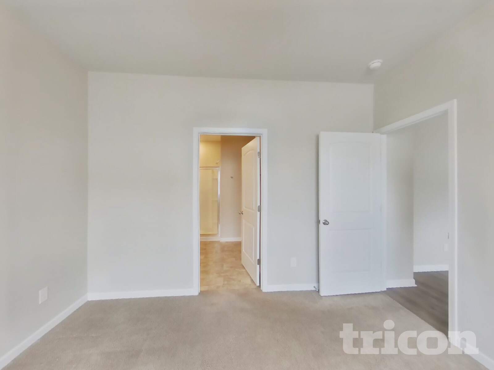 Building Photo - 4050 Beach Wy