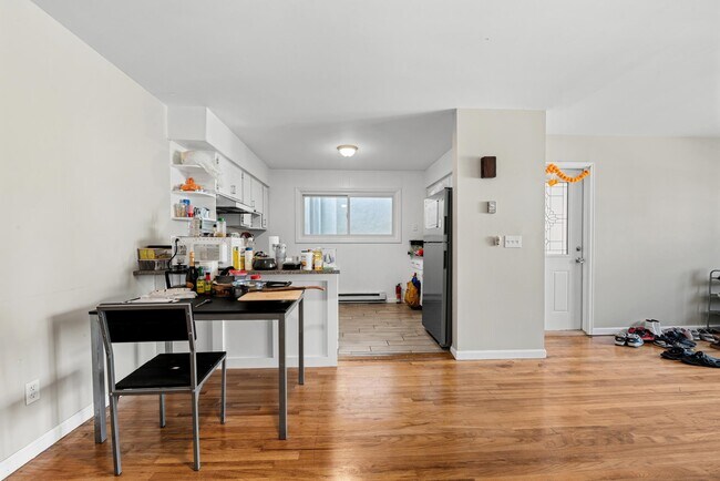 Building Photo - 313 9th St