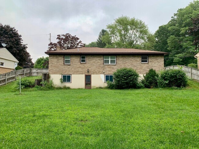 Building Photo - Two Bedroom Home in Northwest Grand Rapids