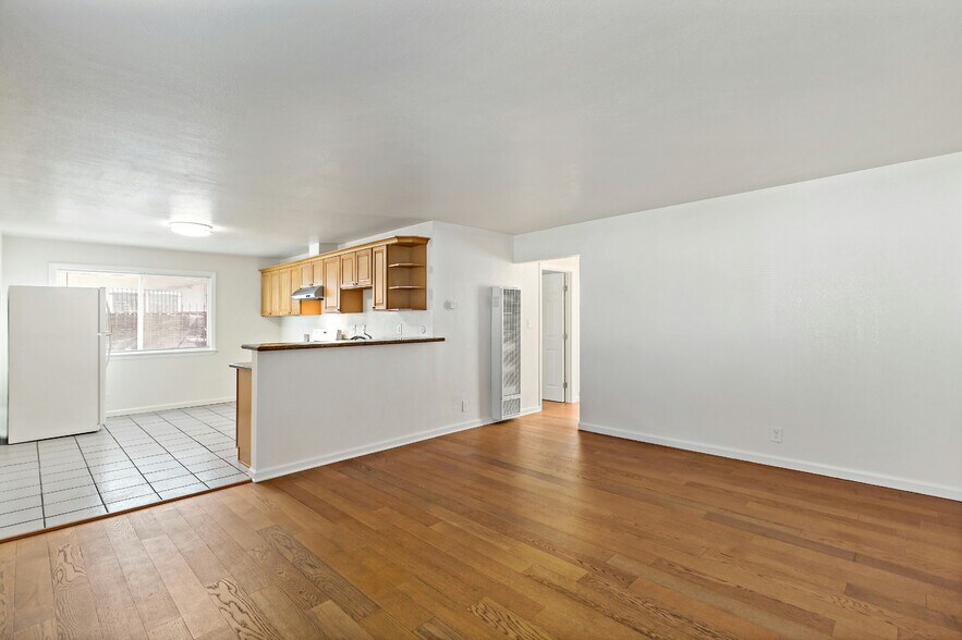 Building Photo - 10582 Topanga Dr