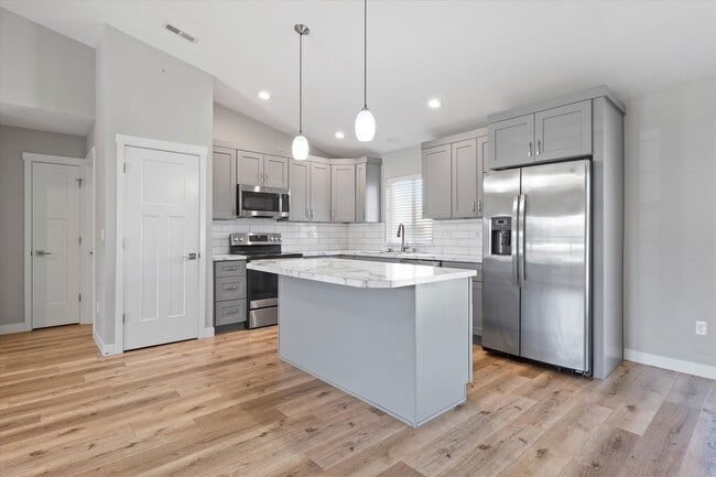 Building Photo - Newer Home in Quiet Neighborhood