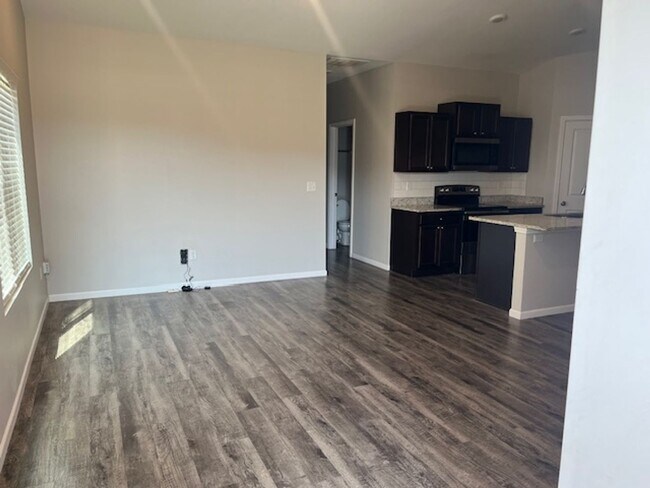 Building Photo - 3 Bedroom 2 Bath Duplex Located in Andover