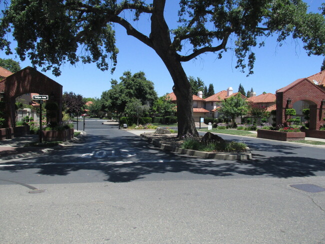 Building Photo - Beautiful Home in American River Canyon North