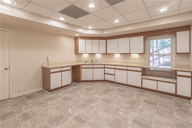 Building Photo - 1610 Branch Valley Dr