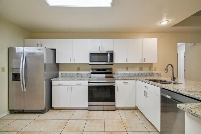 Building Photo - 2342 Tioga Dr