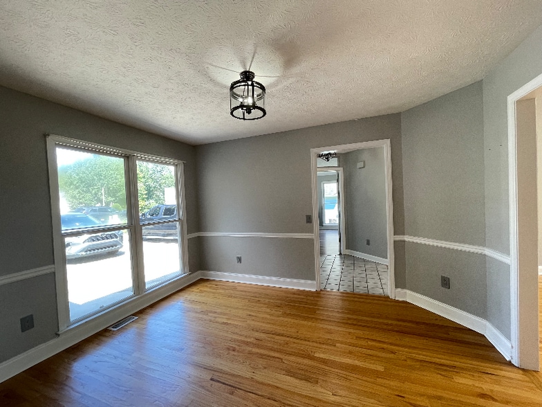 Building Photo - 645 Clearwater Pl