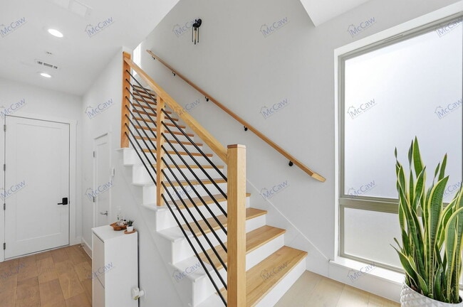 Building Photo - 2620 Valley View Ln