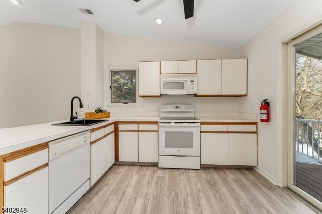 Building Photo - 48 Westchester Terrace