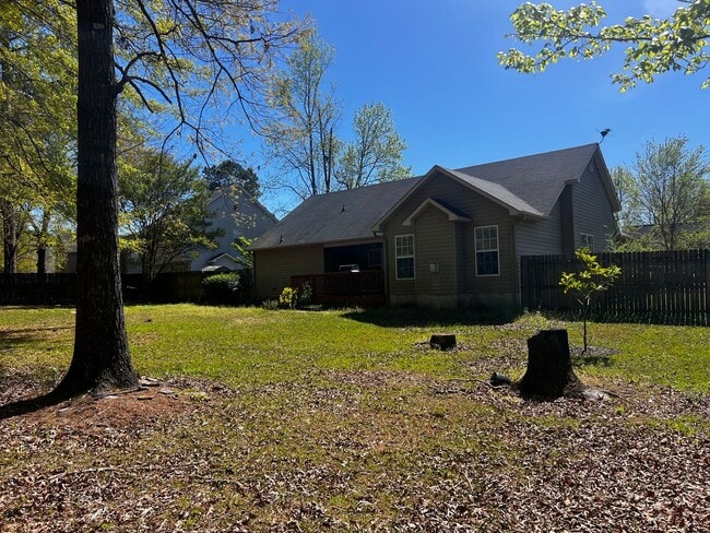 Building Photo - 106 Dunwoody Dr