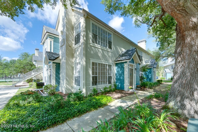 Building Photo - 13703 Richmond Park Dr N