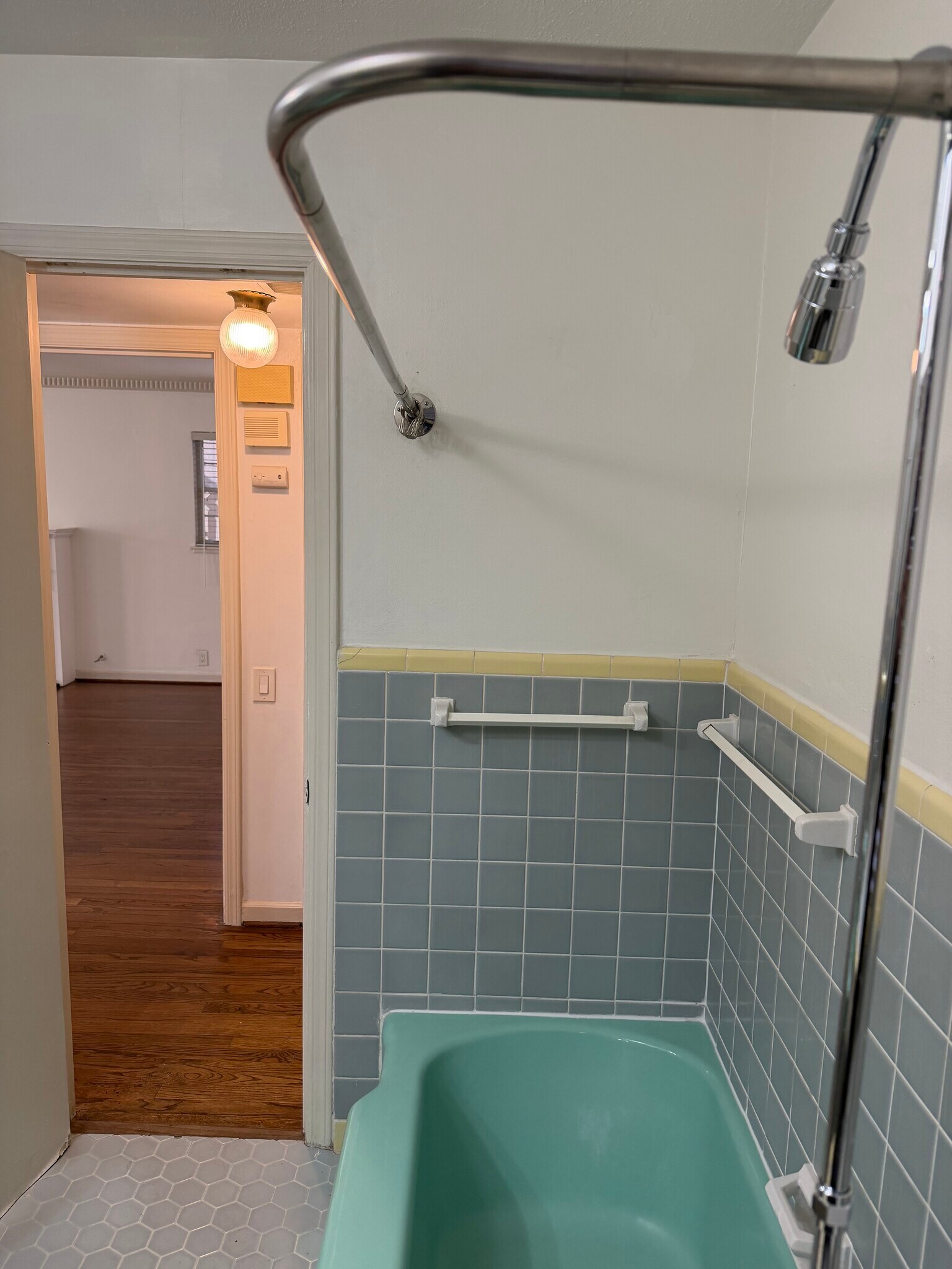 Building Photo - 4151 Hawthorne Ave