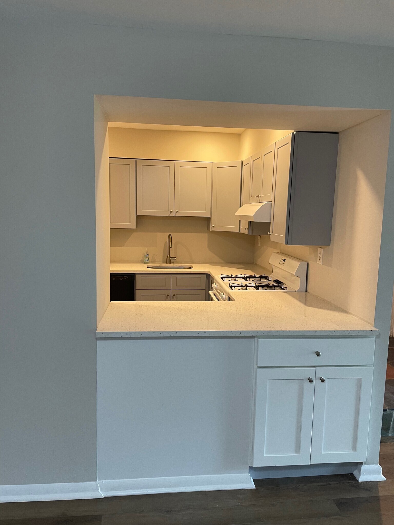 Kitchen - 328 Hermit St