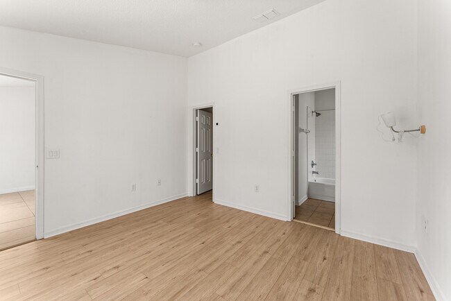 Building Photo - 3 bed with Solar heating Private Pool