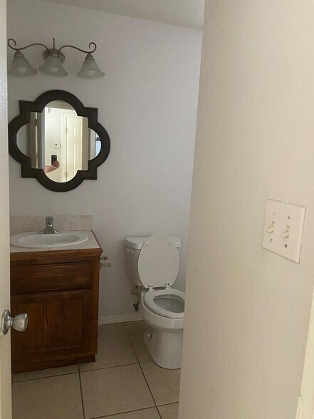 Building Photo - 3110 E Diamondhead Ave