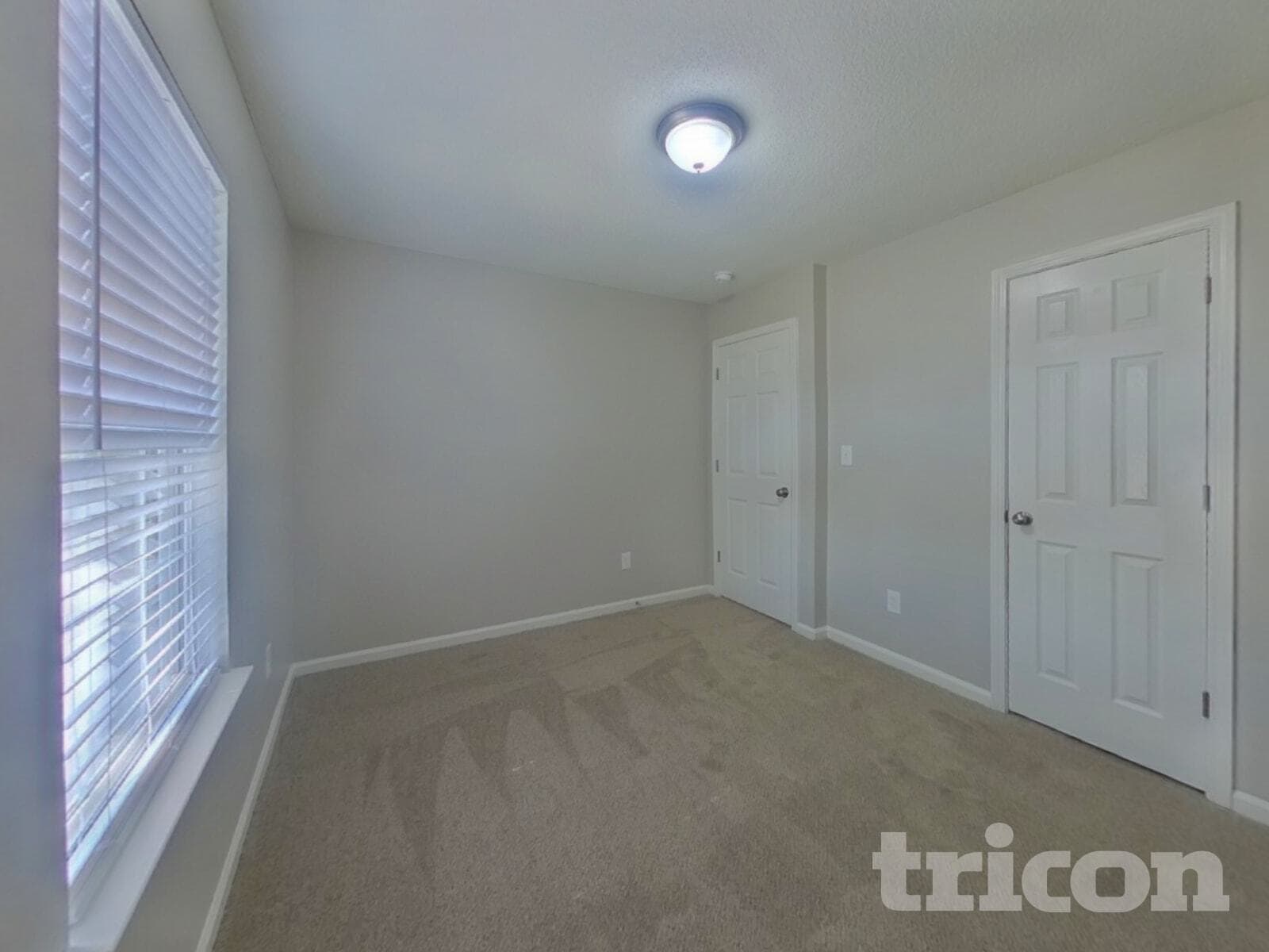 Building Photo - 1411 Hollythorne Dr